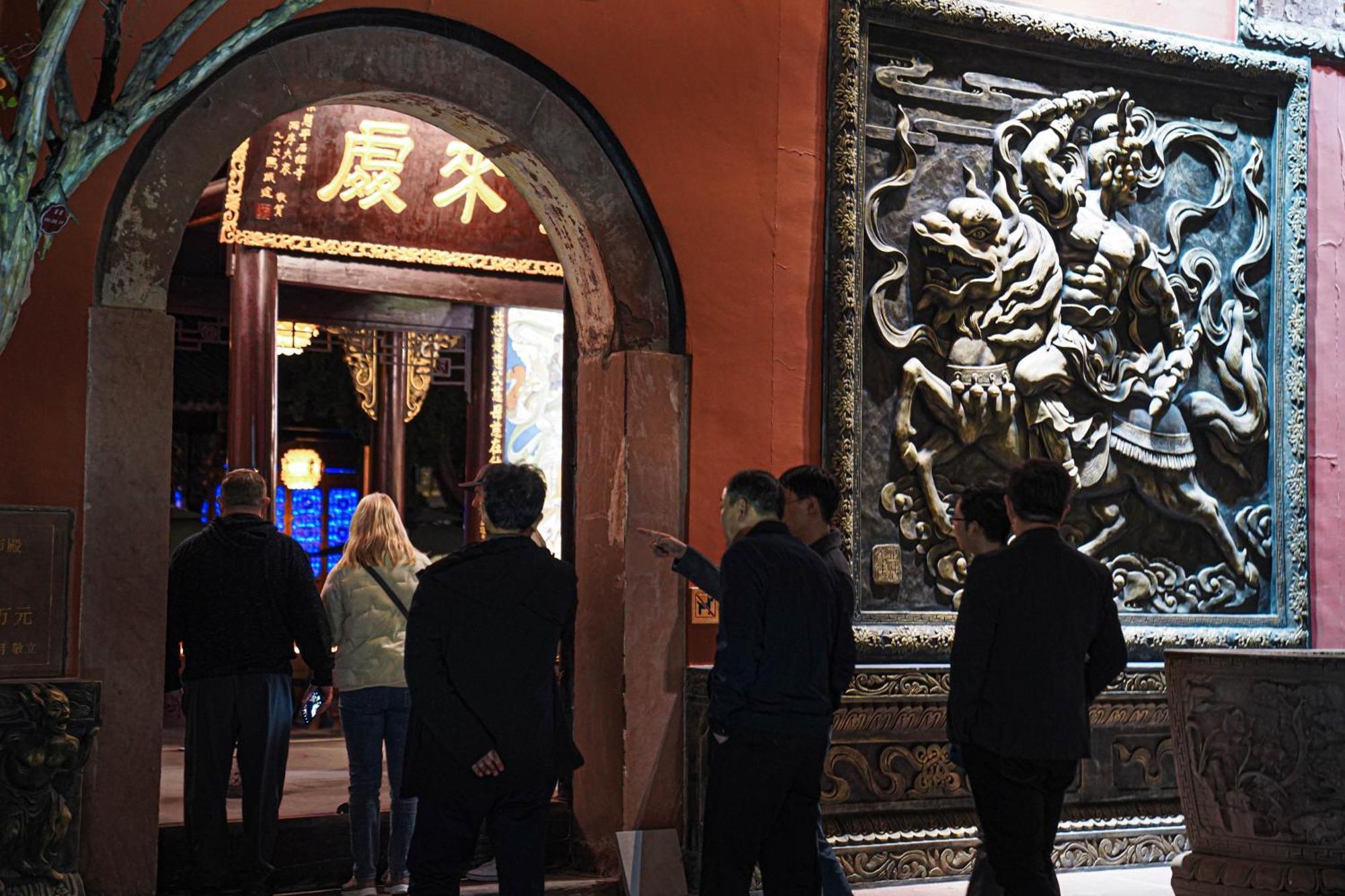 Chengdu Mix Hostel Courtyard Poshpacker Dış mekan fotoğraf