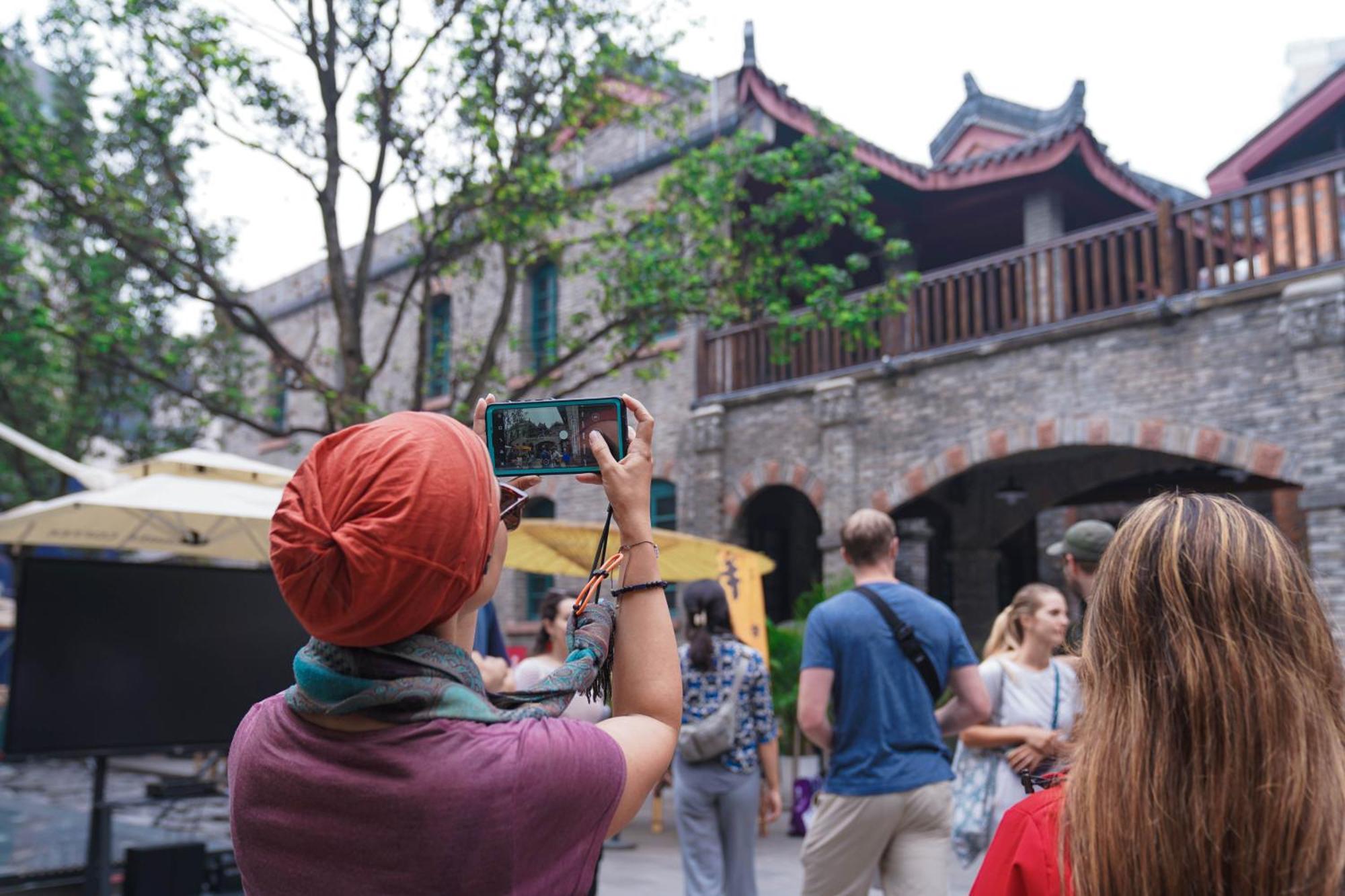 Chengdu Mix Hostel Courtyard Poshpacker Dış mekan fotoğraf